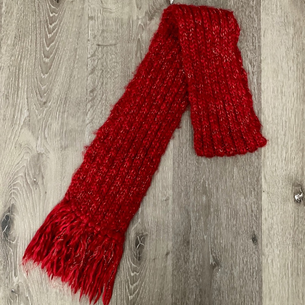 Silky yarn scarf